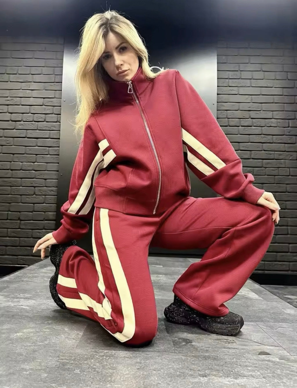 Women's Matching Two-Piece Sport Set Stand Collar Full Zip Cropped Top with Side Double Stripe Wide Leg Drawstring Waist Jogger