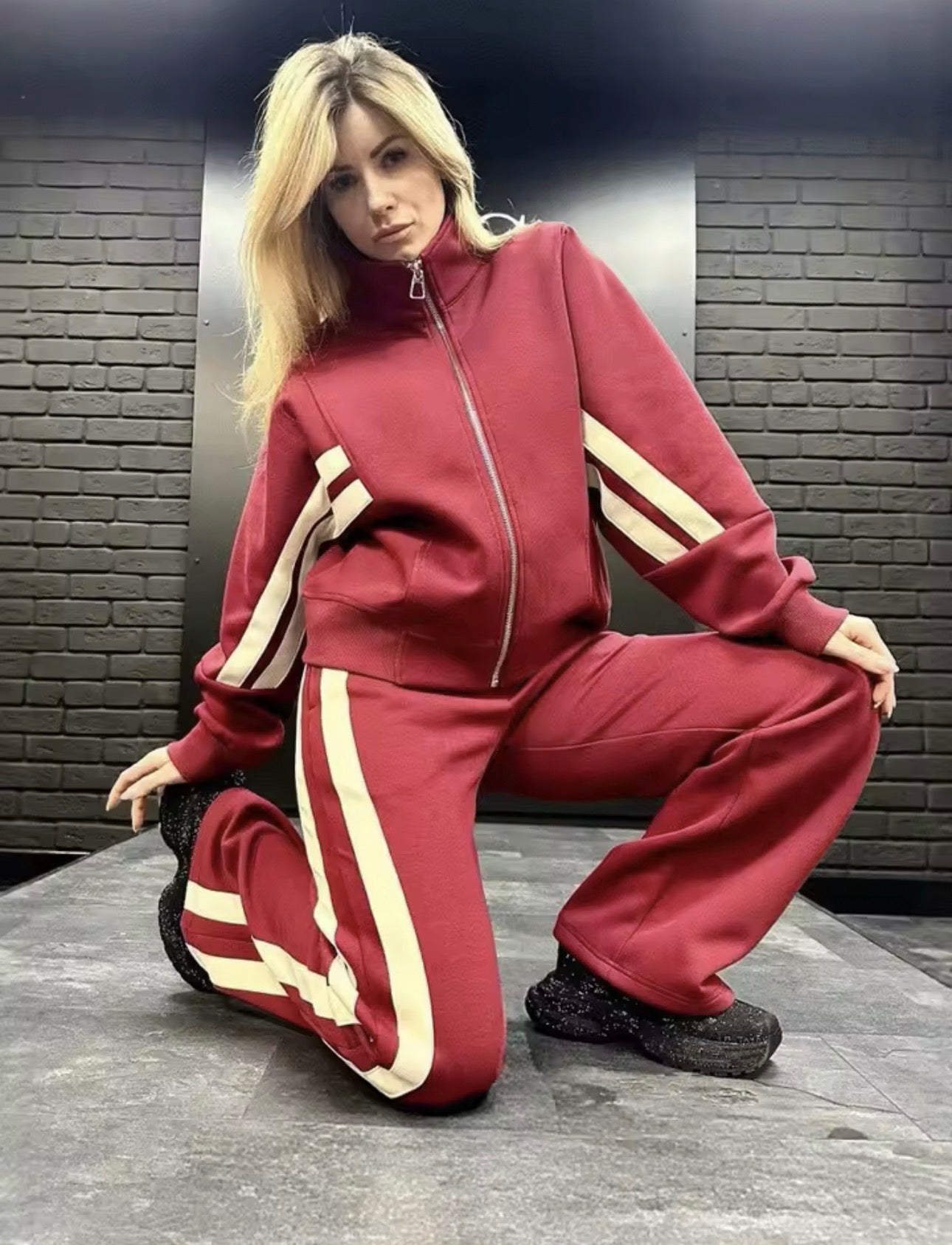 Women's Matching Two-Piece Sport Set Stand Collar Full Zip Cropped Top with Side Double Stripe Wide Leg Drawstring Waist Jogger
